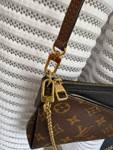 Lade das Bild in den Galerie-Viewer, LOUIS VUITTON PALLAS CLUTCH