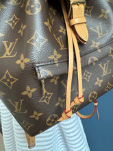 Lade das Bild in den Galerie-Viewer, LOUIS VUITTON MONTSOURIS PM