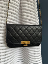 Lade das Bild in den Galerie-Viewer, CHANEL GOLDEN CLASS WOC