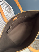 Lade das Bild in den Galerie-Viewer, LOUIS VUITTON BELLEVUE