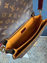 Lade das Bild in den Galerie-Viewer, LOUIS VUITTON MÉTIS