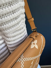 Lade das Bild in den Galerie-Viewer, LOUIS VUITTON MÉTIS ARIZONA