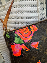 Lade das Bild in den Galerie-Viewer, LOUIS VUITTON POCHETTE ACCESSOIRES