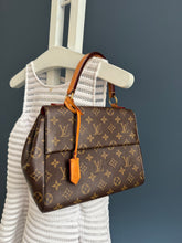 Lade das Bild in den Galerie-Viewer, LOUIS VUITTON CLUNY BB
