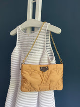 Lade das Bild in den Galerie-Viewer, LOUIS VUITTON MULTI POCHETTE PILLOW