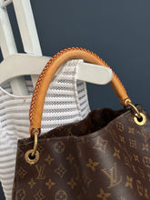 Lade das Bild in den Galerie-Viewer, LOUIS VUITTON ARTSY MM
