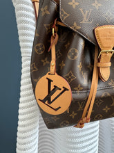 Lade das Bild in den Galerie-Viewer, LOUIS VUITTON MONTSOURIS PM