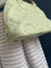 Lade das Bild in den Galerie-Viewer, LOUIS VUITTON ALMA BB  BUBBLEGRAM
