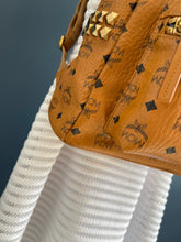 Lade das Bild in den Galerie-Viewer, MCM STARK LARGE RUCKSACK