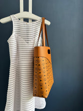 Lade das Bild in den Galerie-Viewer, MCM SHOPPER