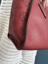 Lade das Bild in den Galerie-Viewer, LOUIS VUITTON ON MY SIDE PM