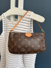 Lade das Bild in den Galerie-Viewer, LOUIS VUITTON POCHETTE