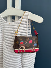 Lade das Bild in den Galerie-Viewer, LOUIS VUITTON MINI POCHETTE