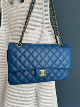 Lade das Bild in den Galerie-Viewer, CHANEL DOUBLE FLAP MEDIUM
