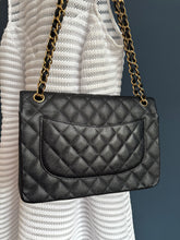 Lade das Bild in den Galerie-Viewer, CHANEL DOUBLE FLAP JUMBO