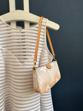 Lade das Bild in den Galerie-Viewer, LOUIS VUITTON POCHETTE