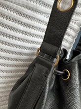 Lade das Bild in den Galerie-Viewer, CHANEL VINTAGE BEUTEL