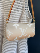 Lade das Bild in den Galerie-Viewer, LOUIS VUITTON POCHETTE