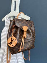Lade das Bild in den Galerie-Viewer, LOUIS VUITTON MONTSOURIS PM