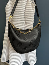 Lade das Bild in den Galerie-Viewer, LOUIS VUITTON LOOP HOBO EMPREINTE