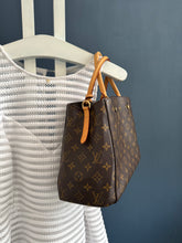 Lade das Bild in den Galerie-Viewer, LOUIS VUITTON MONTAIGNE