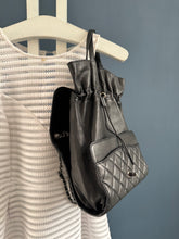 Lade das Bild in den Galerie-Viewer, CHANEL CLASSIC FLAP SMALL / BEUTEL