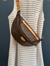 Lade das Bild in den Galerie-Viewer, LOUIS VUITTON BUMBAG