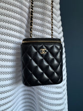 Lade das Bild in den Galerie-Viewer, CHANEL VANITY