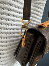 Lade das Bild in den Galerie-Viewer, LOUIS VUITTON MÉTIS