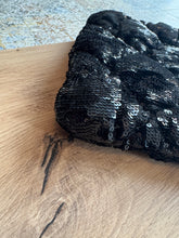 Lade das Bild in den Galerie-Viewer, CHANEL 19 POUCH