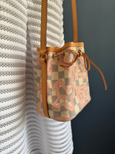 Lade das Bild in den Galerie-Viewer, LOUIS VUITTON NANA NOÉ TAHITIENNE