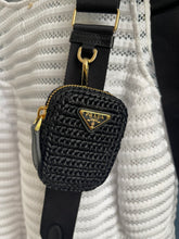 Lade das Bild in den Galerie-Viewer, PRADA RE-EDITION 2005 BAG