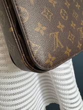 Lade das Bild in den Galerie-Viewer, LOUIS VUITTON MÉTIS