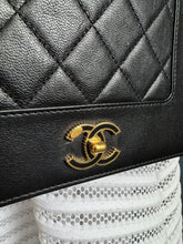 Lade das Bild in den Galerie-Viewer, CHANEL MADEMOISELLE WOC