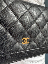 Lade das Bild in den Galerie-Viewer, CHANEL WOC