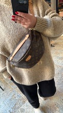 Lade das Bild in den Galerie-Viewer, LOUIS VUITTON BUMBAG