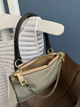 Lade das Bild in den Galerie-Viewer, CHLOÉ BAYLEE