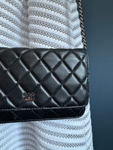 Lade das Bild in den Galerie-Viewer, CHANEL WOC