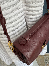 Lade das Bild in den Galerie-Viewer, LOUIS VUITTON MÉTIS WINE