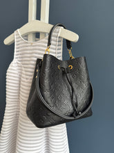 Lade das Bild in den Galerie-Viewer, LOUIS VUITTON NÉONOÉ EMPREINTE