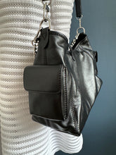 Lade das Bild in den Galerie-Viewer, LOUIS VUITTON CARRYALL CARGO VIBE