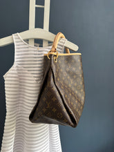 Lade das Bild in den Galerie-Viewer, LOUIS VUITTON ARTSY MM