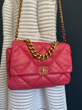 Lade das Bild in den Galerie-Viewer, CHANEL 19