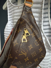 Lade das Bild in den Galerie-Viewer, LOUIS VUITTON BUMBAG