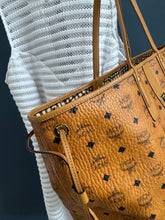 Lade das Bild in den Galerie-Viewer, MCM SHOPPER LARGE
