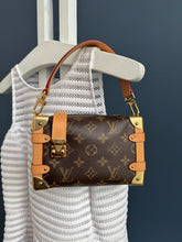 Lade das Bild in den Galerie-Viewer, LOUIS VUITTON SIDE TRUNK PM