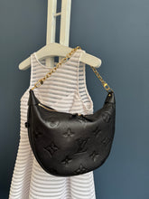 Lade das Bild in den Galerie-Viewer, LOUIS VUITTON LOOP HOBO EMPREINTE