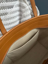 Lade das Bild in den Galerie-Viewer, MCM TONI SHOPPER