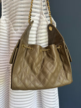 Lade das Bild in den Galerie-Viewer, CHANEL 25 SMALL