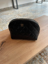 Lade das Bild in den Galerie-Viewer, CHANEL CAVIAR KOSMETIKTASCHE